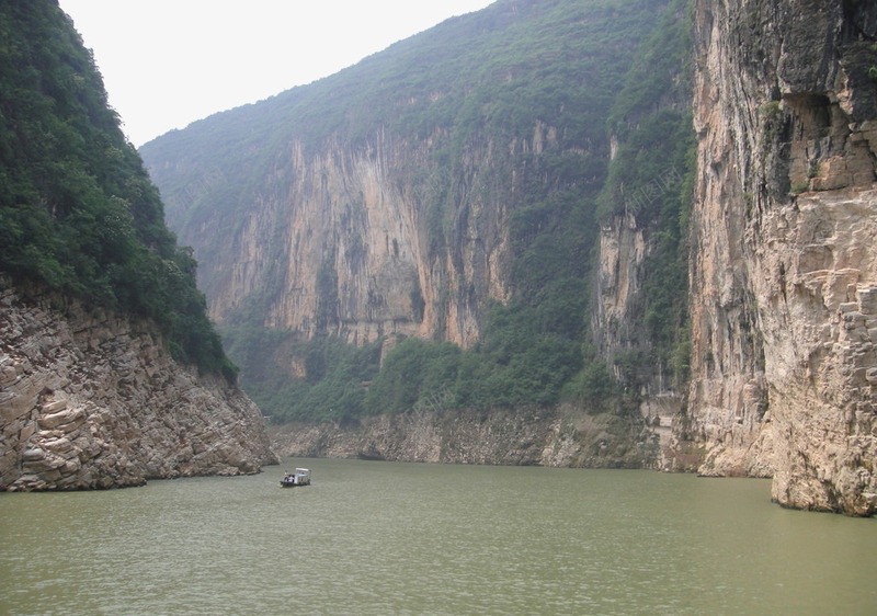 三峡大坝自然风景png免抠素材_88icon https://88icon.com 三峡大坝 大坝 小船 水波 水面 湖水 自然景观 自然风景 高山