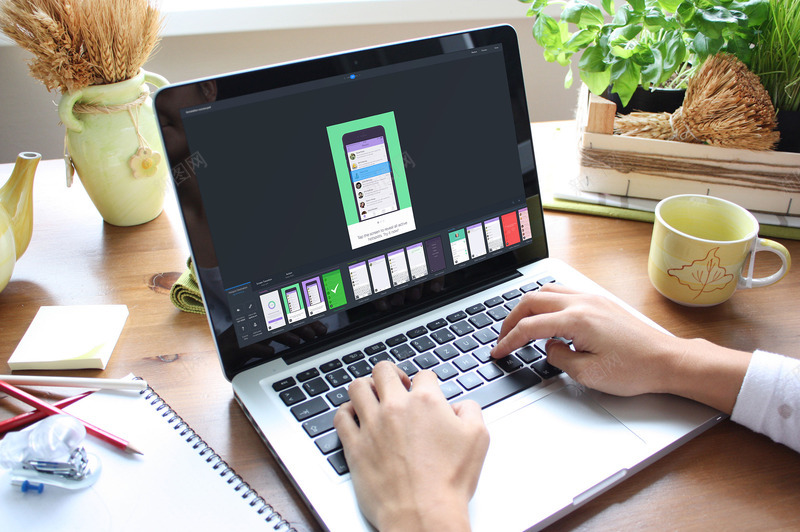 工作打电脑的男人海报背景png免抠素材_88icon https://88icon.com 工作 海报 电脑 男人 背景