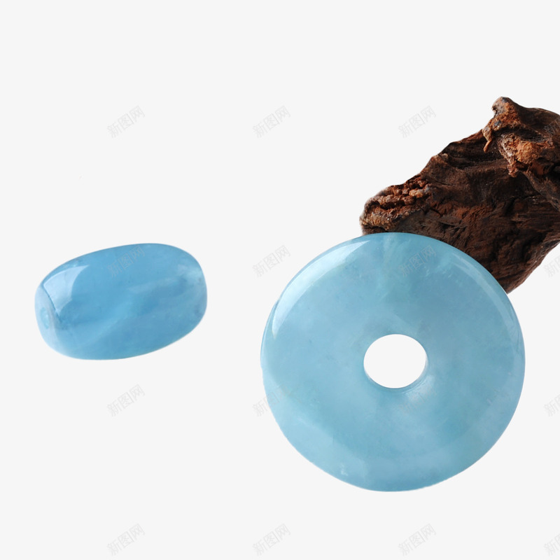 东海世家海蓝宝平安扣浅蓝色png免抠素材_88icon https://88icon.com 东海世家 产品实物 吊坠 宝石 平安扣 玉佩 玉坠 珠宝 首饰