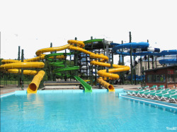 水上公园水上娱乐设施滑梯高清图片