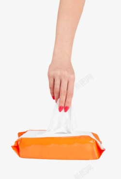用手去拿橙色塑料包装的湿纸巾素材