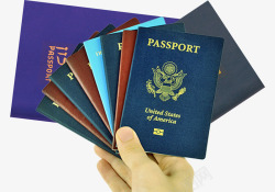 一沓不同颜色的美国护照素材