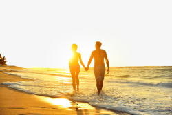爱情中的男女沙滩上的情侣背影高清图片