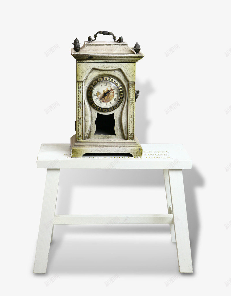 摆着钟的椅子png免抠素材_88icon https://88icon.com 复古 平面设计室内设计效果图 淘宝天猫家具店装饰 白色