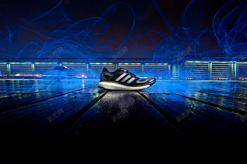 黑色运动鞋蓝光光效海报背景png免抠素材_88icon https://88icon.com 海报 背景 蓝光 运动鞋 黑色