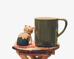 猫屎咖啡杯和猫咪摆设高清图片