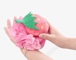 粉色沐浴球手拿草莓沐浴球高清图片