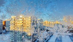 蓝色冬日窗花雪景素材