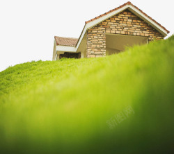 草坡上的小屋素材