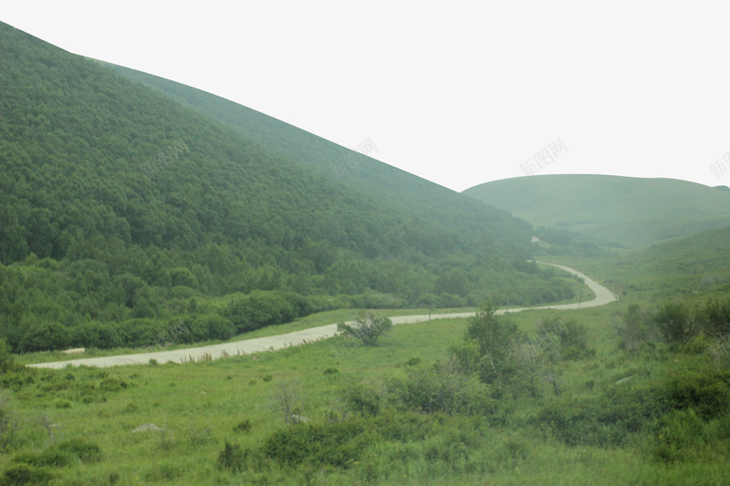 乡村长条马路风景png免抠素材_88icon https://88icon.com 公路风景 公路风景PNG 回家的路 村路 绿树环绕 远方的路