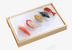 日式竹托盘竹盘子上的寿司高清图片