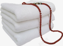 一串佛珠放在三条毛巾上素材