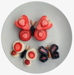 草莓造型蝴蝶造型的花式摆盘高清图片