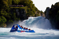 新西兰胡卡瀑布新西兰胡卡瀑布景点高清图片