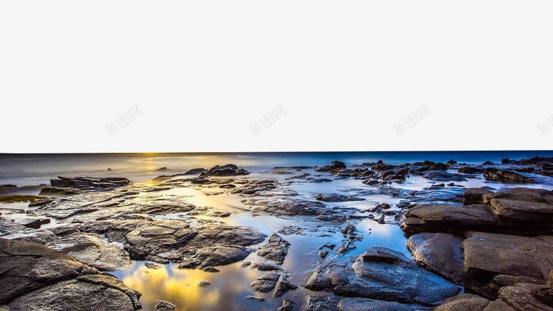 朝阳下的海边png免抠素材_88icon https://88icon.com 夕阳 大海 天空 岩石 摄影 朝阳 海边 海边岩石 白云 美丽自然 自然 自然景观 自然风景 蓝天