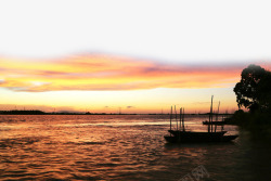 夕阳女孩小船海上的美丽云彩高清图片