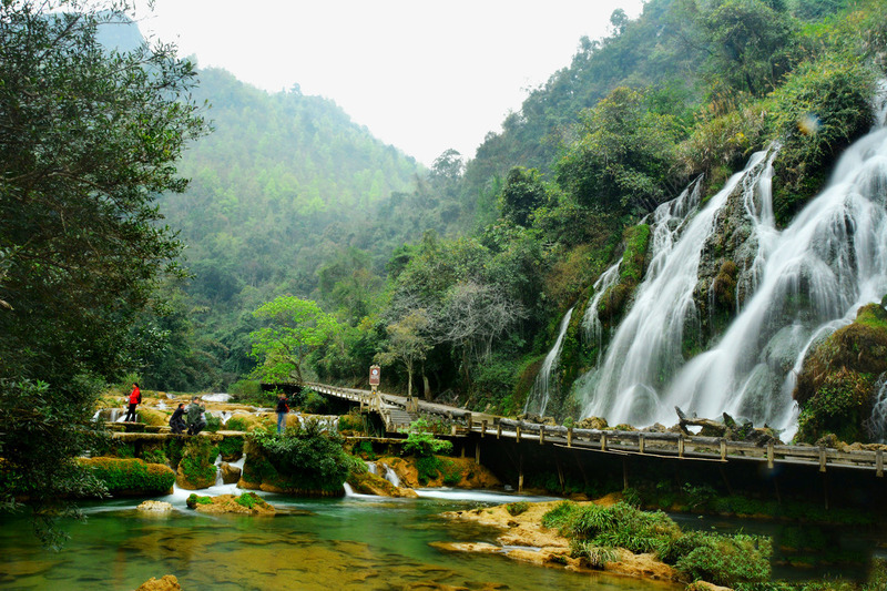 贵州荔波小七孔风光png免抠素材_88icon https://88icon.com 小七孔景区 小河 旅游 旅游景点 旅行 桥 瀑布群 绿化 荔波 荔波县 荔波小七孔 著名景点 贵州 贵州景区