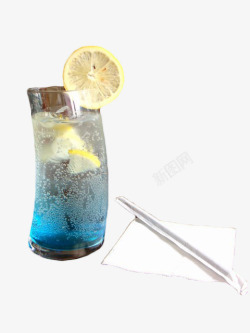 解渴消暑柠檬蓝柑水和纸巾吸管高清图片
