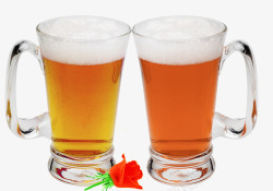 两杯带着白色泡沫的啤酒素材