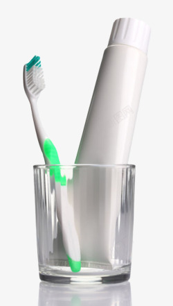 透明玻璃杯里的牙刷和牙膏管实物素材