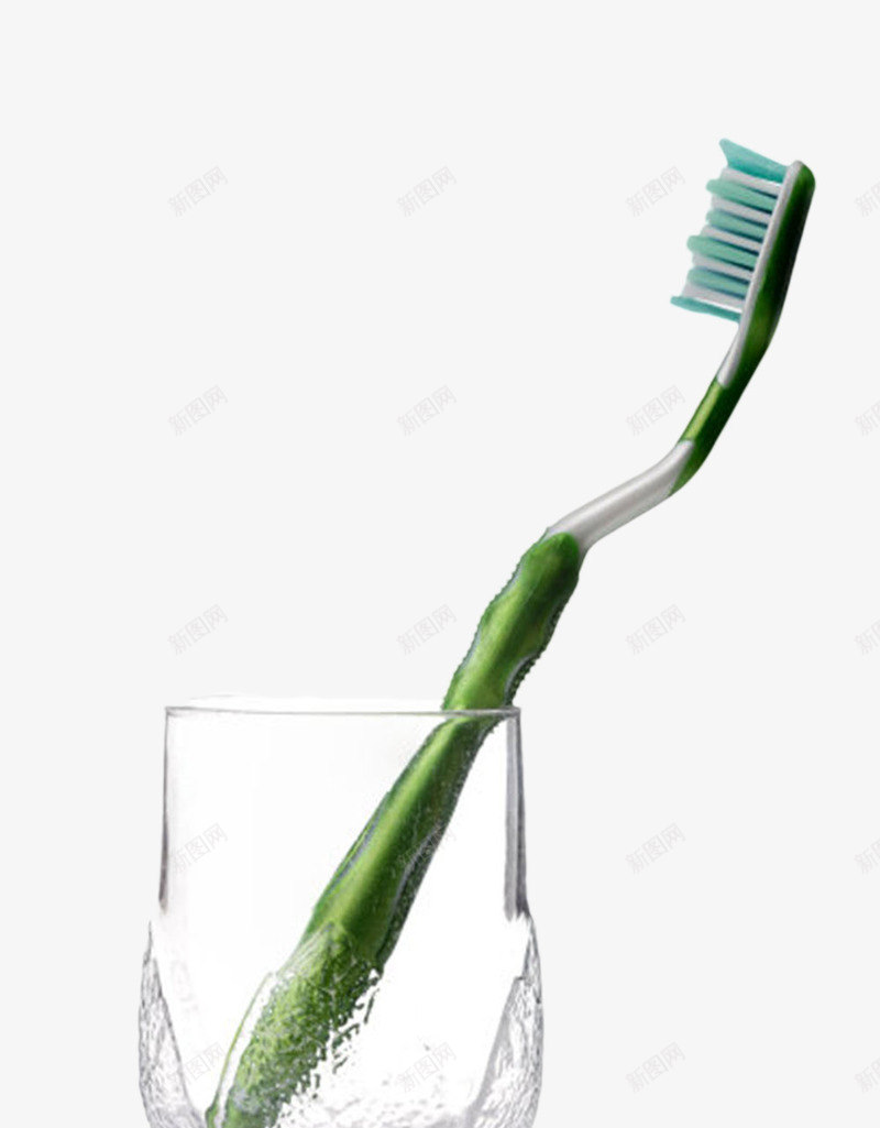 透明玻璃杯里的绿色牙刷实物png免抠素材_88icon https://88icon.com 刷牙用具 塑料 工具 手柄 日用品 材质 毛刷 水杯 清洁 牙齿 玻璃 用具 透明