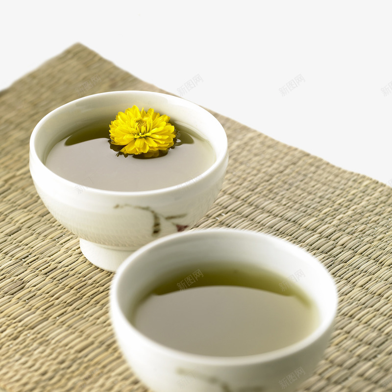 茶杯上的菊花png免抠素材_88icon https://88icon.com 抹茶 白色 茶杯 菊花