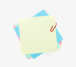 红色回形针固定的凌乱的便笺纸实素材