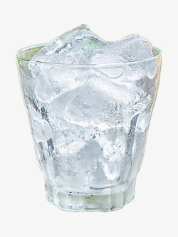 透明易碎玻璃杯杯子里的大冰块高清图片