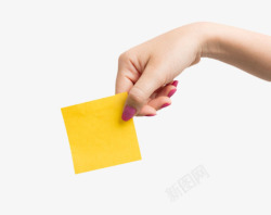 手拿着一张黄色空白的便笺纸实物素材