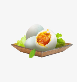 生菜菜叶小方碟里的白色咸鸭蛋高清图片