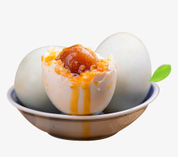 碟子里的麦片碟子里的出油咸鸭蛋蛋黄高清图片