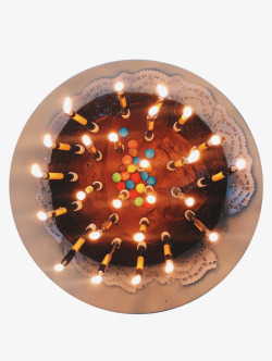 点蜡烛点满蜡烛的蛋糕高清图片