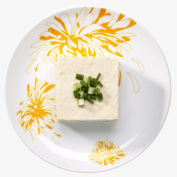 白色彩绘盘子里的方形豆腐素材