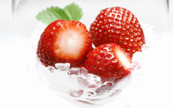 草莓水果冰块叶子素材