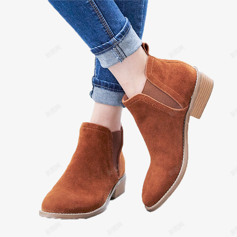 一双潮流女士短靴png免抠素材_88icon https://88icon.com 产品实物 低跟 棕色 绒面 马丁靴