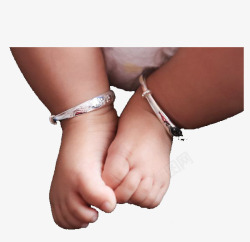 戴着银镯的可爱婴儿宝宝脚丫图案素材