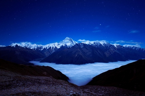 美丽的雪山摄影图片